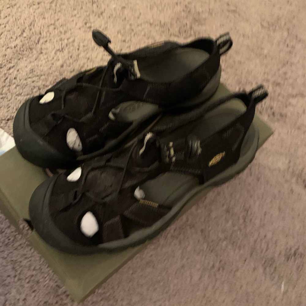 Keen’s Women’s size 9 black
